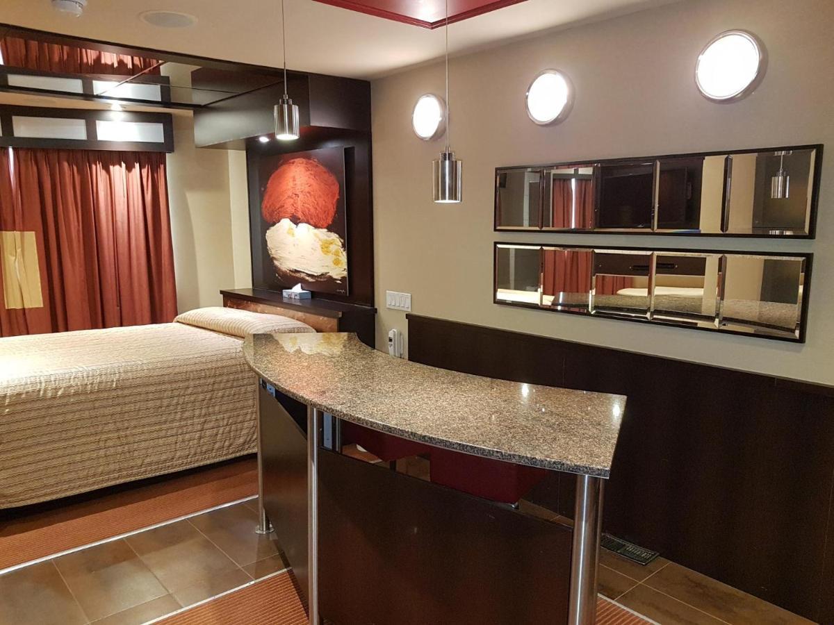 Le Chabrol Hotel & Suites مونتريال المظهر الخارجي الصورة